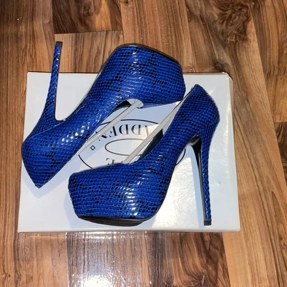 Steve Madden’s Delerius Heel and matching clutch